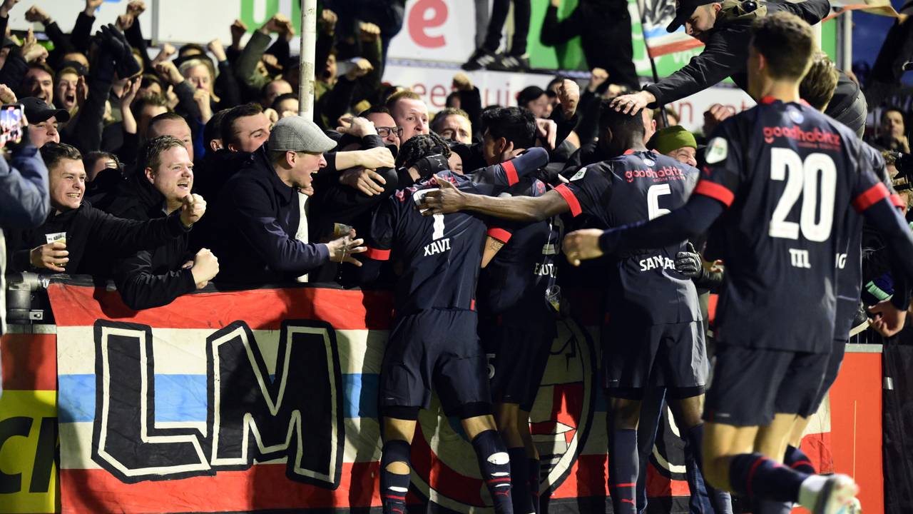 PSV viert feest met het uitvak (Foto: ANP)