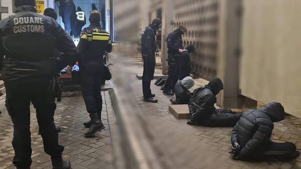 Twee Tilburgse uithalers zijn opgepakt in de Rotterdamse haven (foto: Zeehavenpolitie Rotterdam).