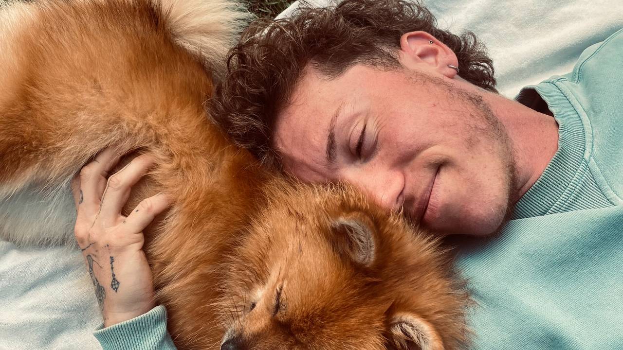 Aden heeft zijn transitieverhaal op zijn borstkas getatoeëerd (Privéfoto).