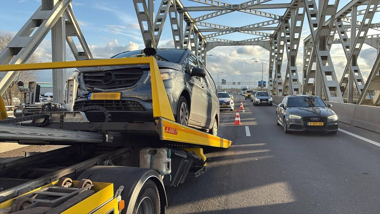 Het ongeluk op de A27 (foto: Rijkswaterstaat/X).