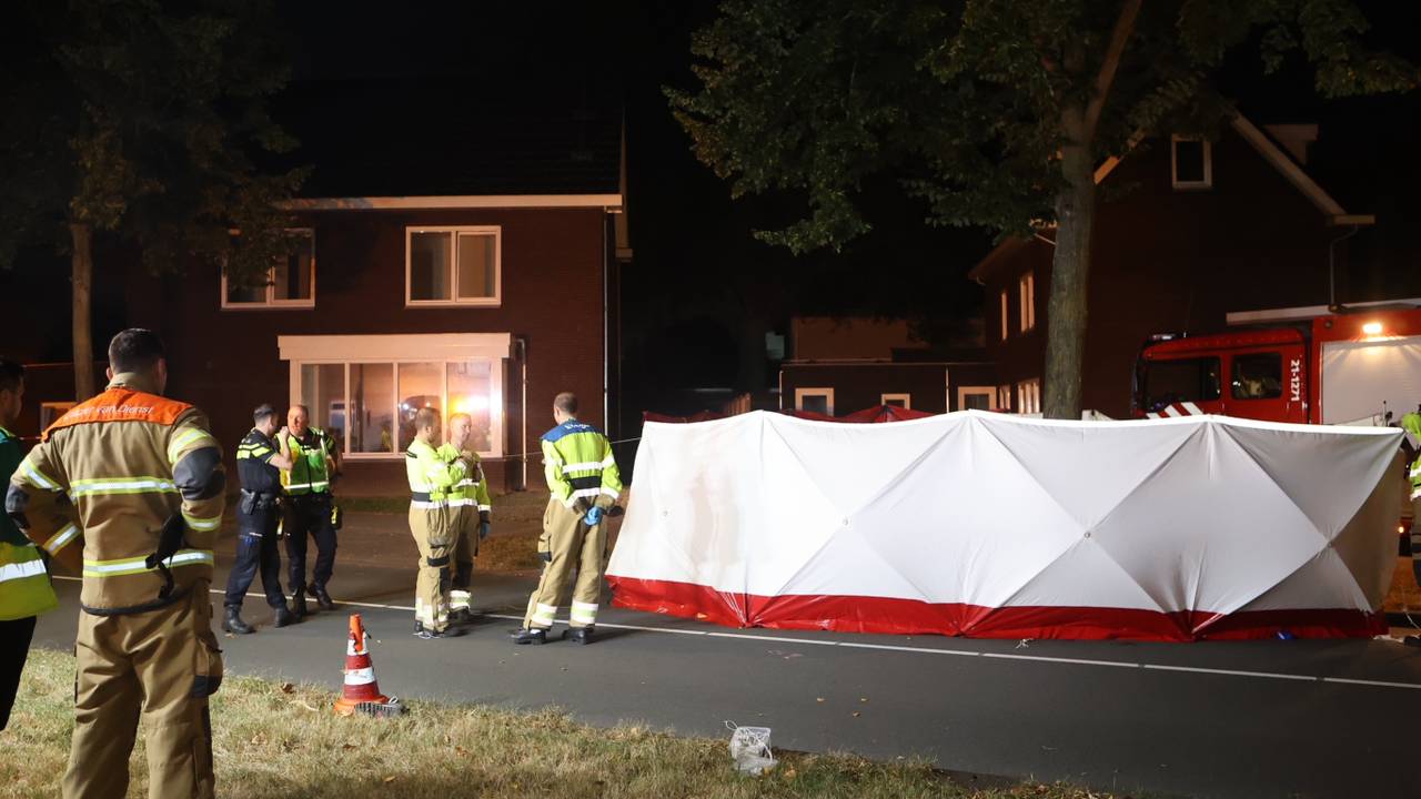 Man overleden na botsing met quad tegen boom in Rosmalen.