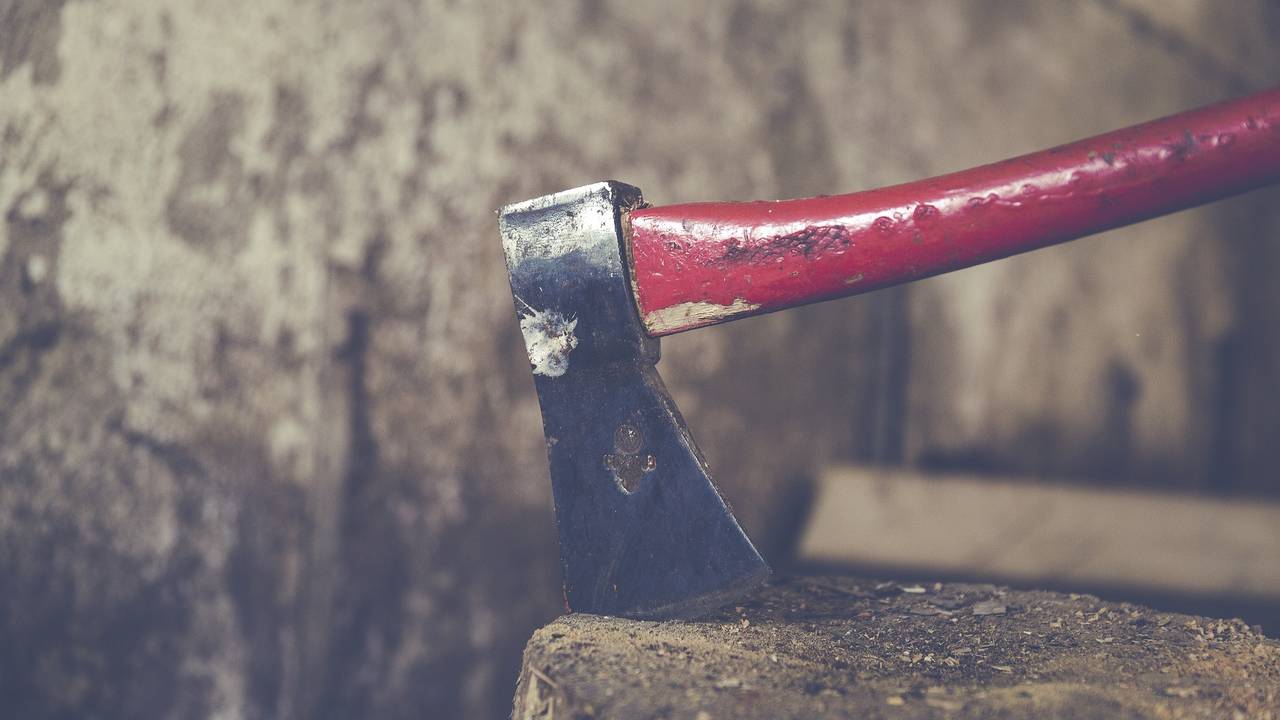 Er lag een hakbijl in de auto van de automobilist (Foto: archief).