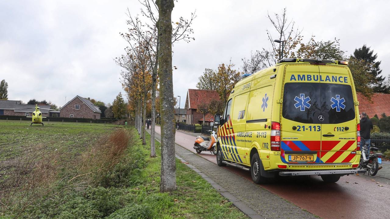 Zwaargewonde na ongeluk tussen twee snorfietsen in Berghem - Omroep Brabant