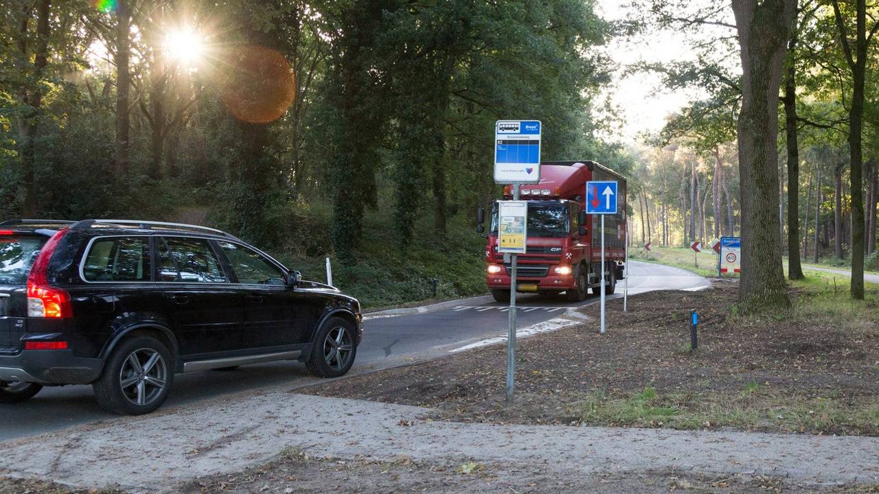 De wegversmalling in Overloon (foto: Albert Hendriks)