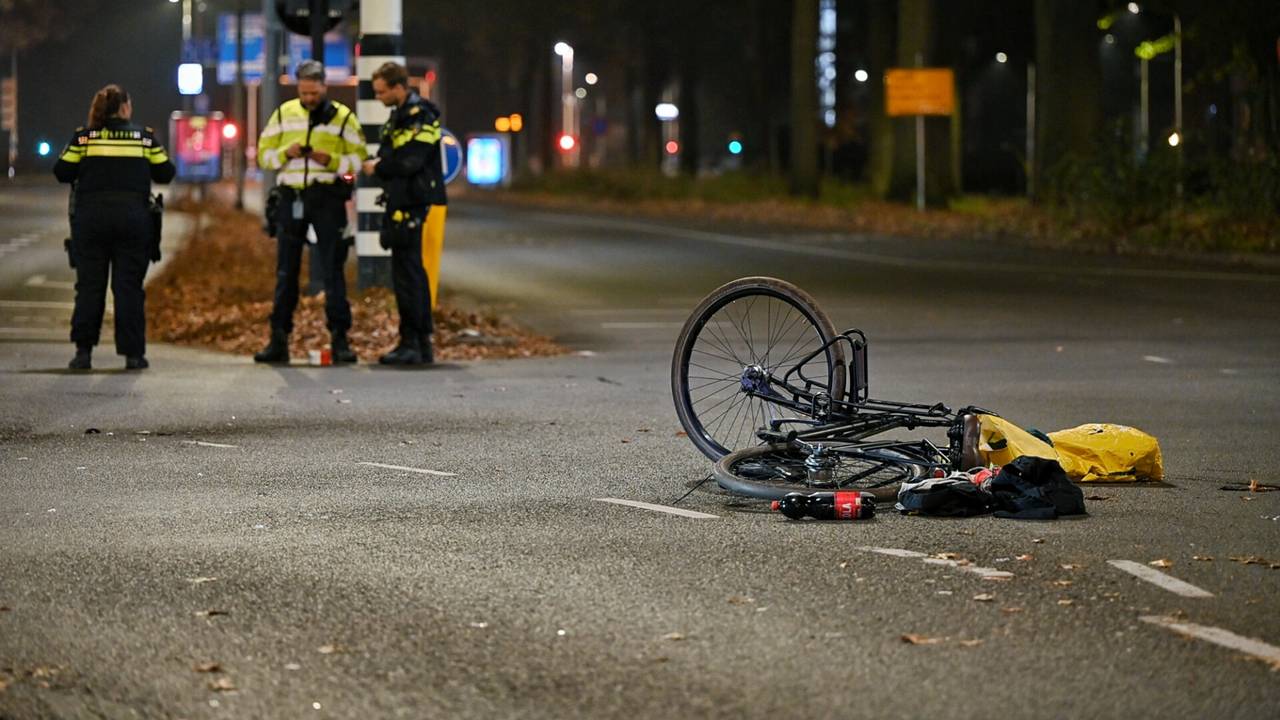 Fietser zwaargewond bij aanrijding op kruising.