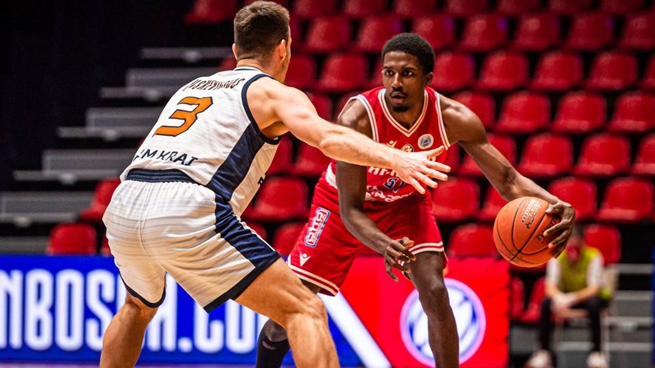 Austin Price had het met Heroes lastig tegen Russische BC Parma (Foto: FIBA)