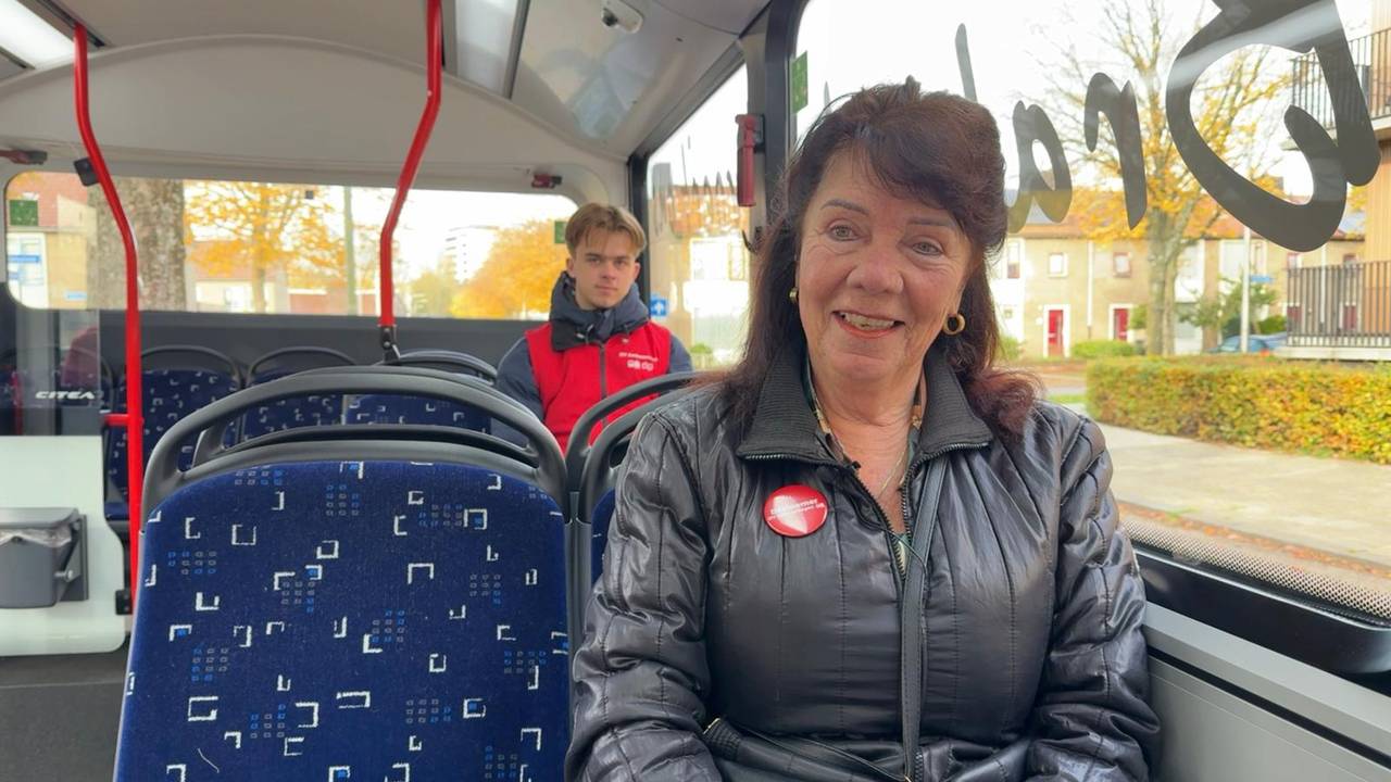 Wilma (69) schrikt na vandaag niet meer van ‘digitaal gedoe' in de bus