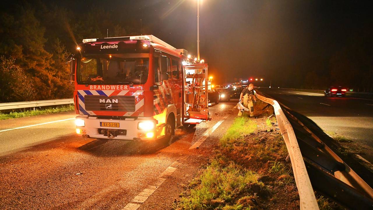 De vangrail naast de A2 bij Valkenswaard moest na de crash gerepareerd worden (foto: Rico Vogels/SQ Vision).