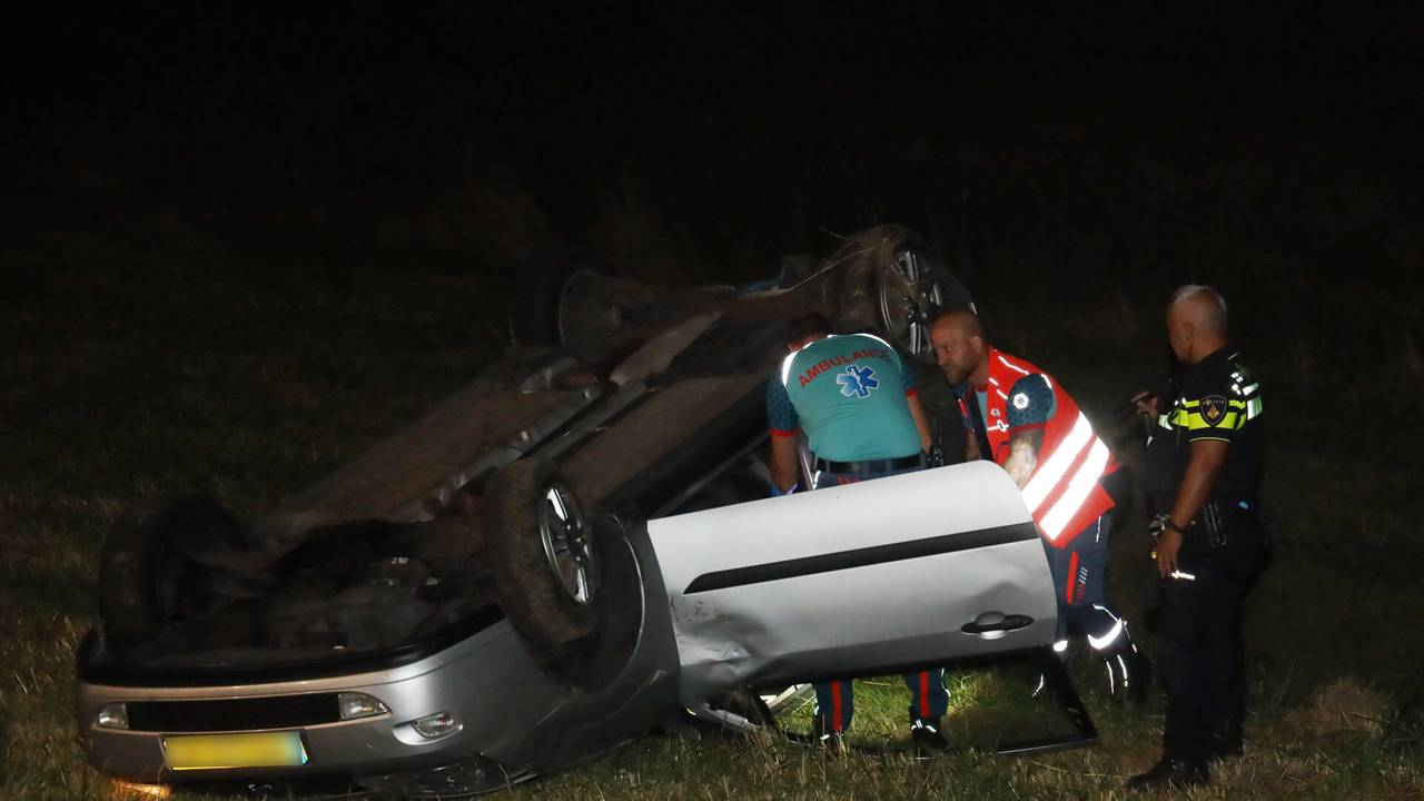 Hoe het mis kon gaan op de Oude Maasdijk bij Reek wordt onderzocht (foto: Marco van den Broek/SQ Vision).