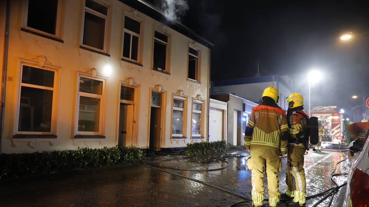 Man gewond bij brand in huis in Oudenbosch (foto: Christian Traets/SQ Vision).