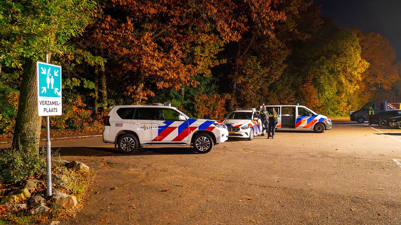 De zoekactie vond plaats in een bos vlakbij hotel en camping De Naaldhof in Oss (foto: Gabor Heeres/SQ Vision).