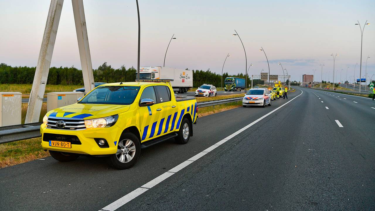 Twee mannen in de gestolen Franse auto konden worden aangehouden (foto: Rico Vogels/SQ Vision).