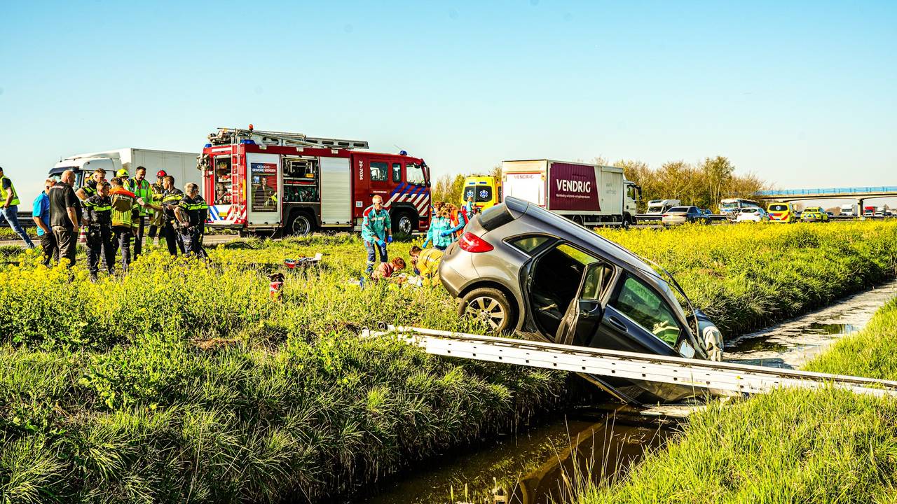 Ernstig ongeluk op de A59 (foto: Erik Haverhals/Persbureau Heitink).