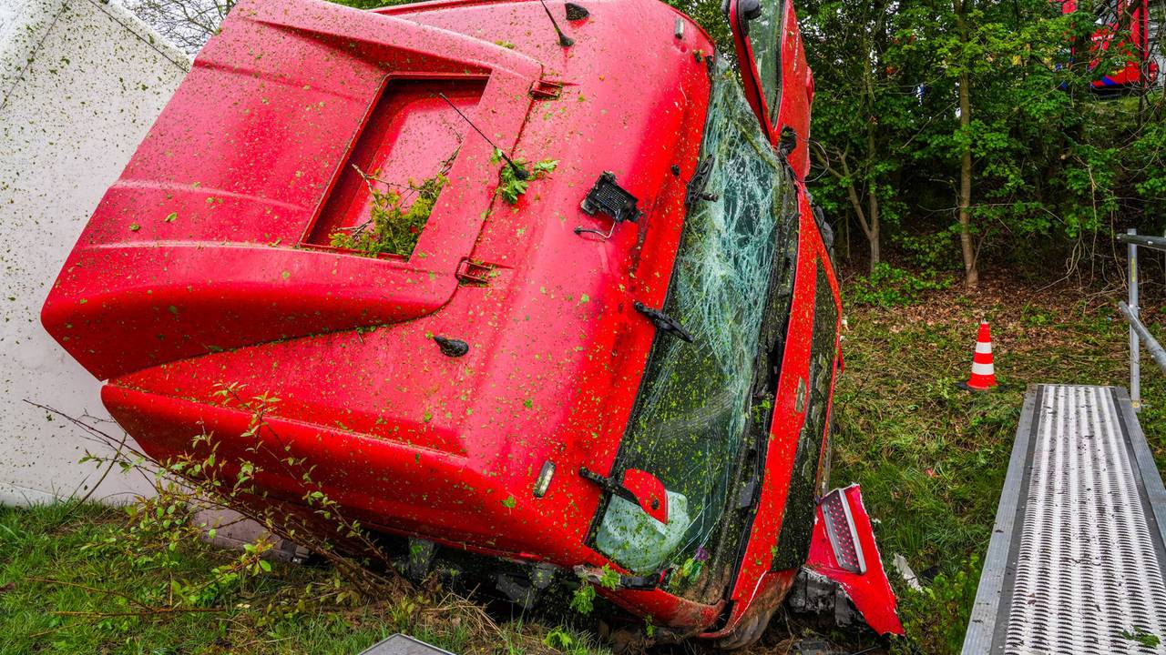 Man (71) overleden na ernstig ongeluk met vrachtwagen (foto: Dave Hendriks/Persbureau Heitink).