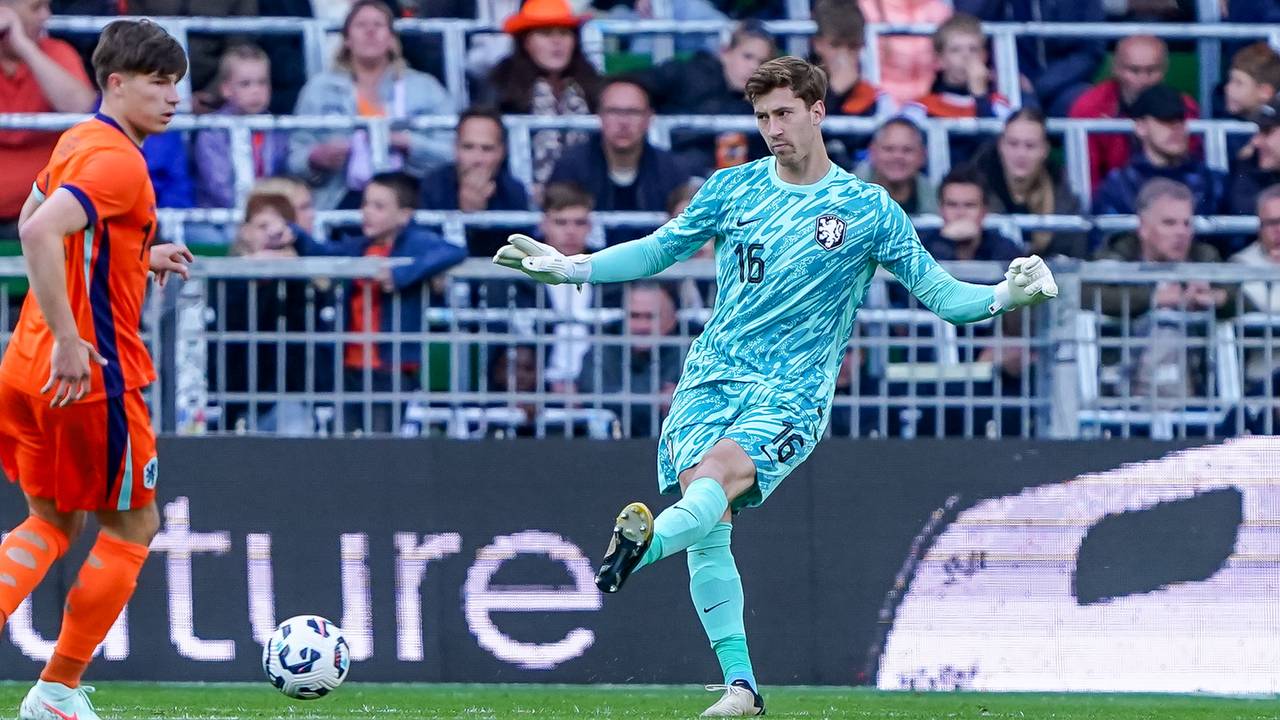 Robin Roefs in actie als jeugdinternational (foto: Andre Weening/Orange Pictures).