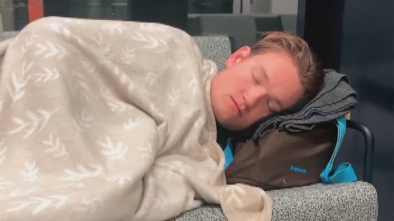 Kai uit Eindhoven wilde een week lang slapen achter douane op Schiphol