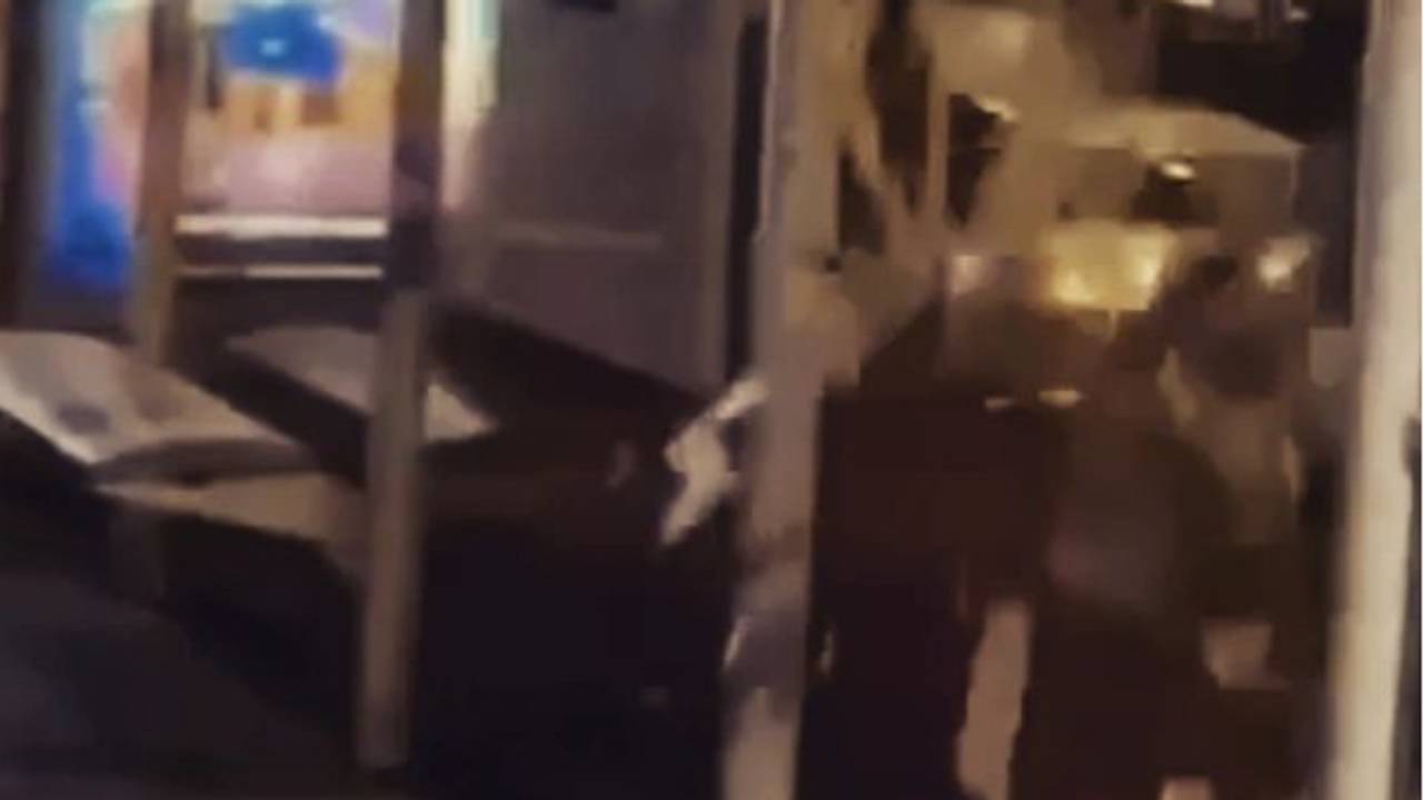 Dit bushokje moest het ontgelden (foto: Instagram Wijkagenten Etten-Leur).