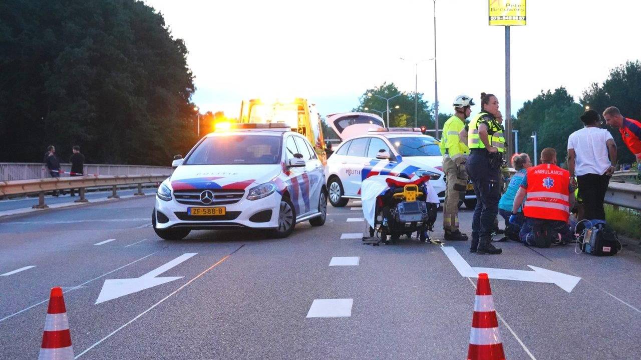 Botsing met zwaargewonden op de A59: twee betrokkenen zijn nog op de vlucht.