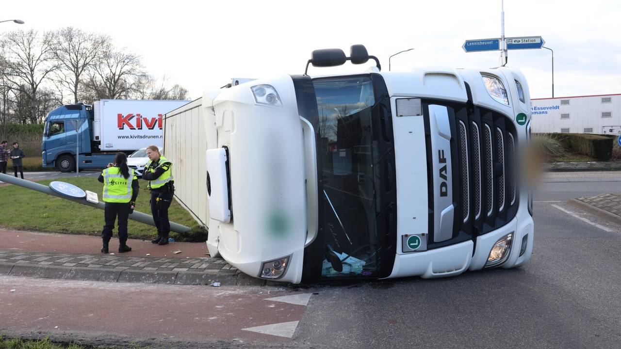 112 news: boy missing in Goirle • truck overturns on roundabout