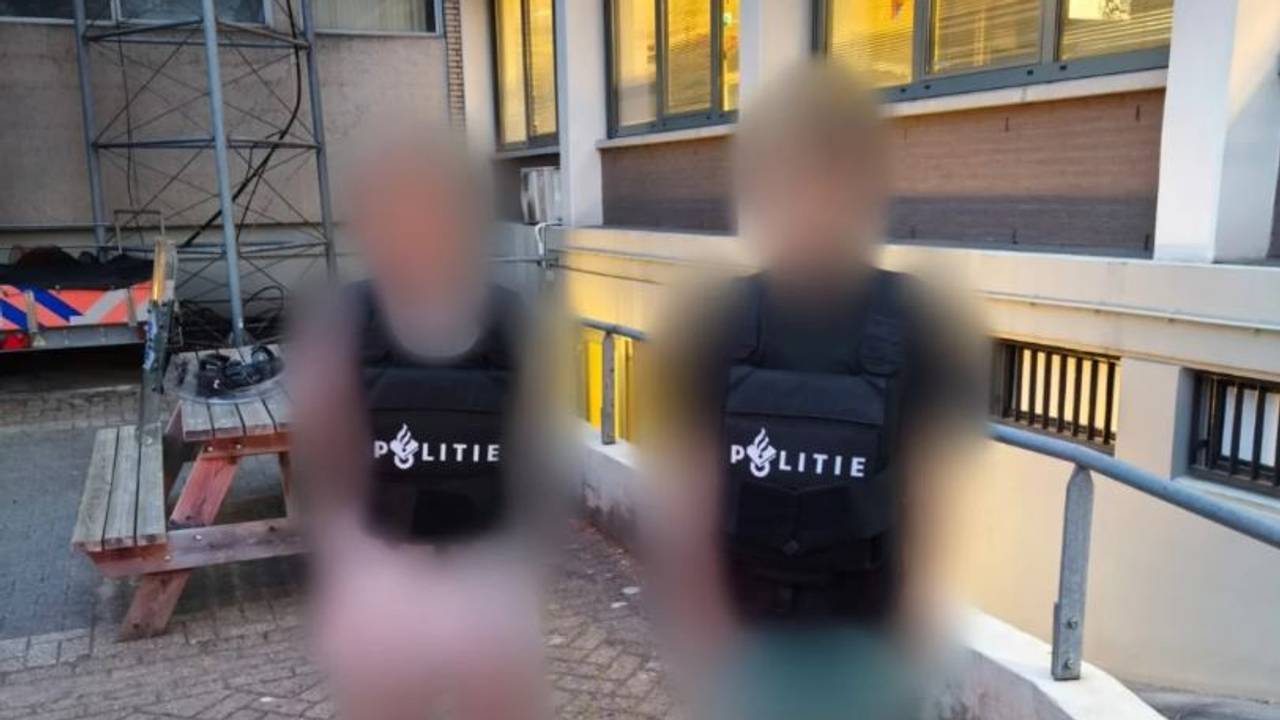 De politie bezorgde een gepeste jongen van 12 gisteren een mooie dag (foto: Politie Helmond via Instagram).
