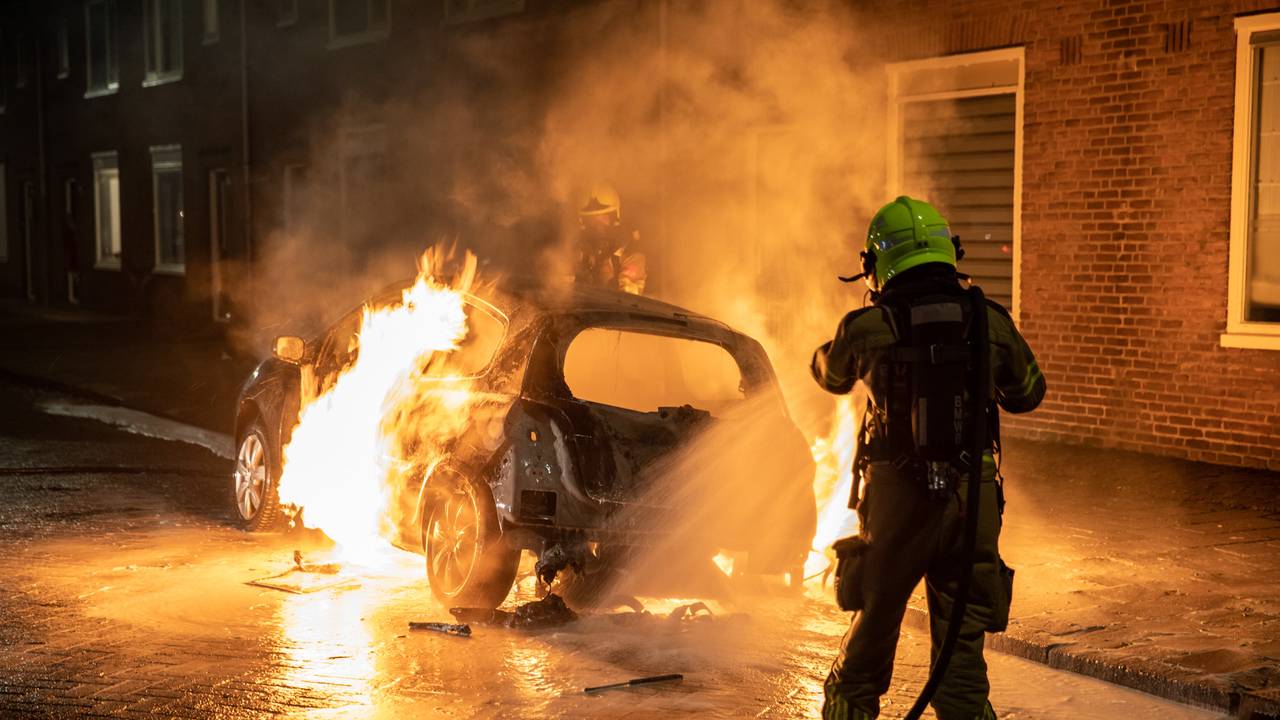 autobrand in Roosendaal • ongeluk op A2 bij Maarheeze.