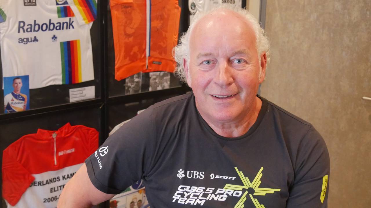 Ton de Vaan voor een aantal wielershirts.