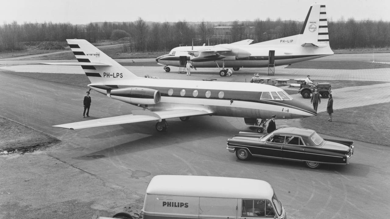 Philips had op de luchthaven in Eindhoven tientallen jaren een eigen vliegdienst (foto: Koninklijke Philips / Philips Company Archives).