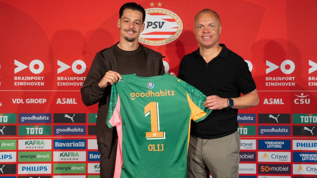 Nick Olij en PSV-directeur Earnest Stewart.