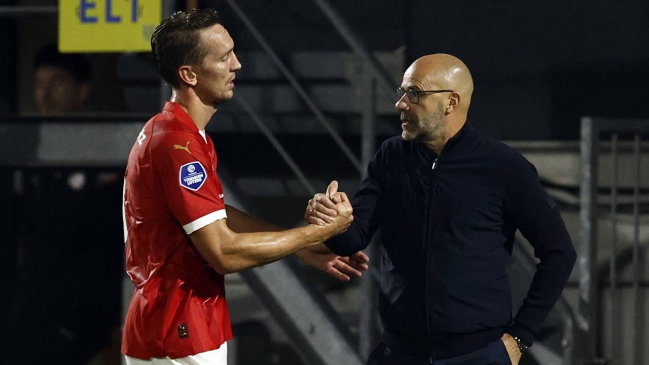 Peter Bosz met aanvoerder Luuk de Jong (Foto: ANP)