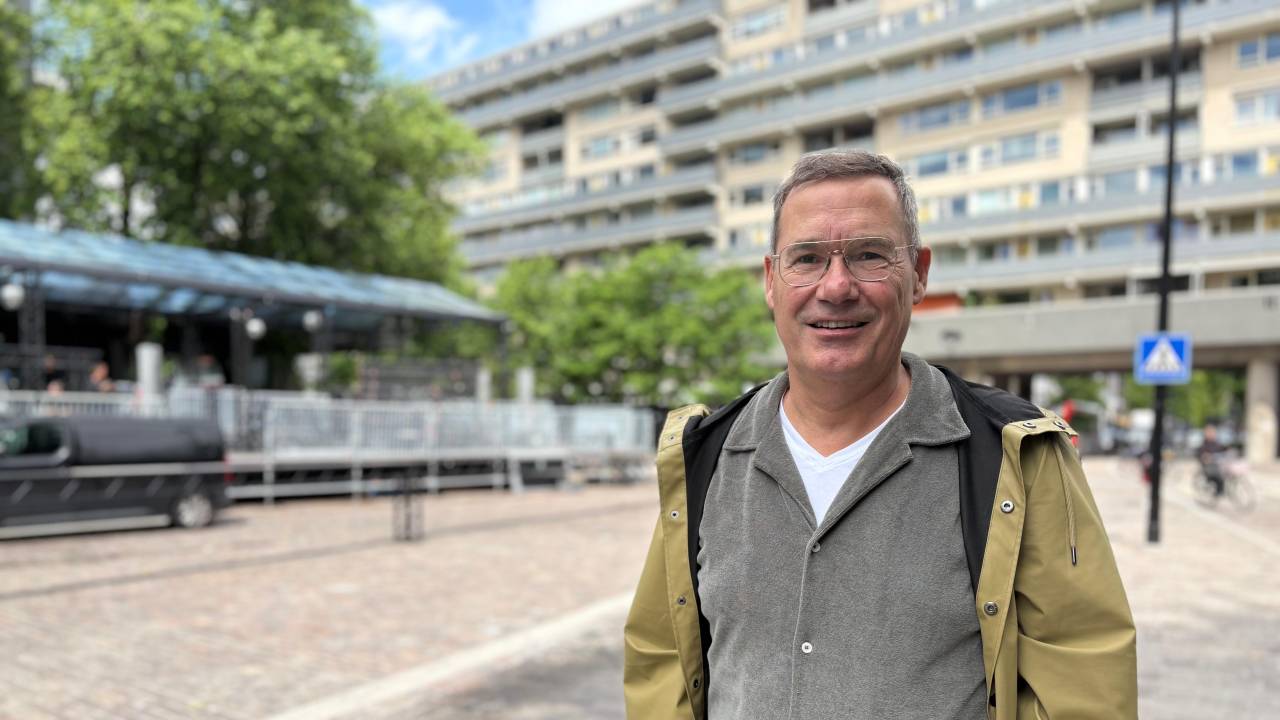 Paul van Loon op de plek waar dit weekend duizenden Tilburgers meezingen (foto: Pieter Soethout)
