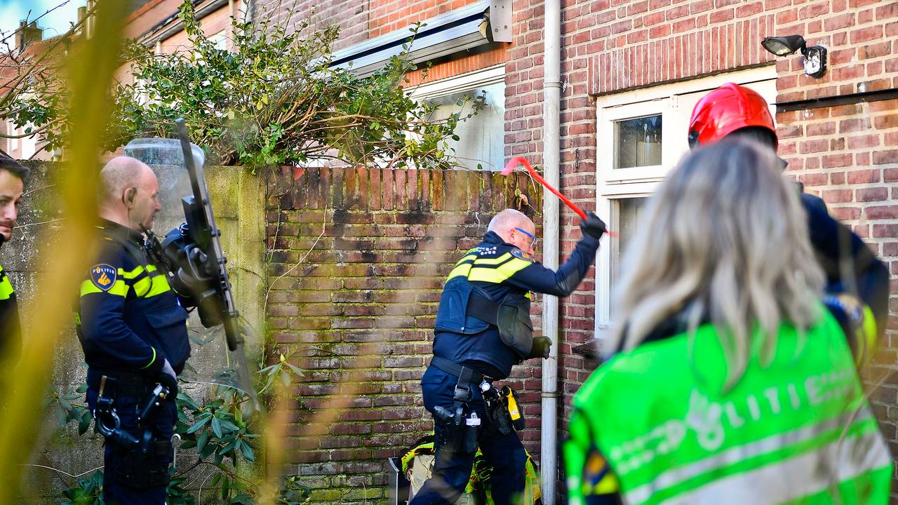 Vod Met Brandbare Vloeistof In Brievenbus Huis, Buurman Aangehouden ...