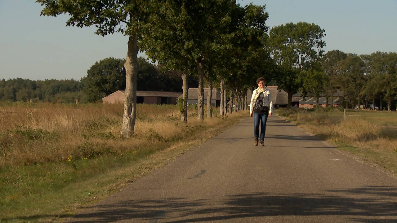 Marjolein protesteert tegen bedrijventerrein Wijkevoort.