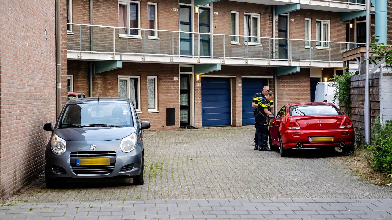 De melding van de overval aan de Hasseltstraat in Tilburg kwam rond zes uur zaterdagochtend binnen (foto: Jack Brekelmans/SQ Vision).
