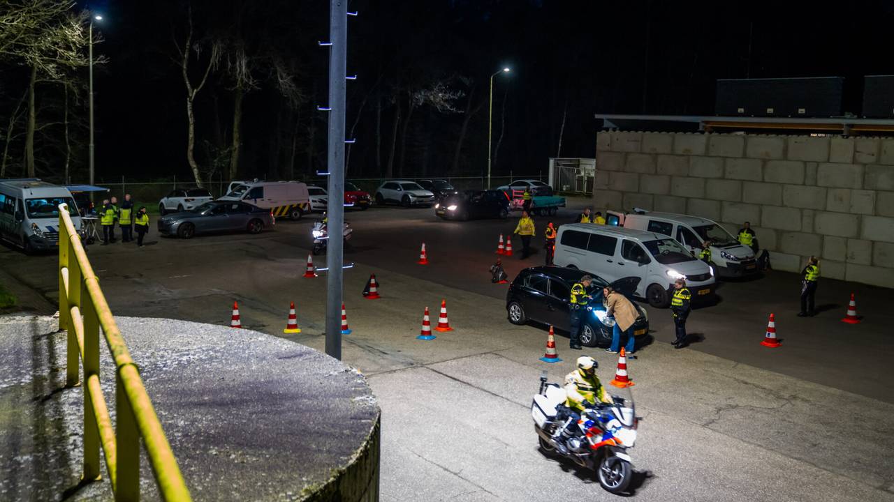 In totaal werden zo'n vijfhonderd voertuigen gecontroleerd (foto: Dave Hendriks/SQ Vision).