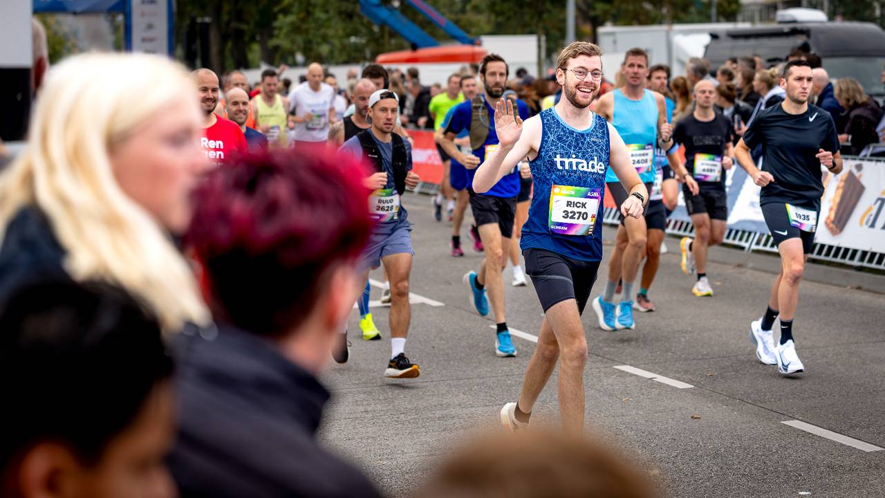 Druk langs het parcours van de ASML Marathon Eindhoven (foto: Marcel van Dorst, Eye4images).