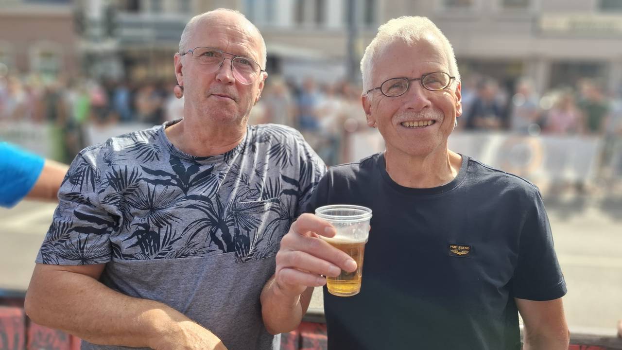Fon Verhoeven (rechts) geniet van de Acht van Chaam (foto: Leon Voskamp).