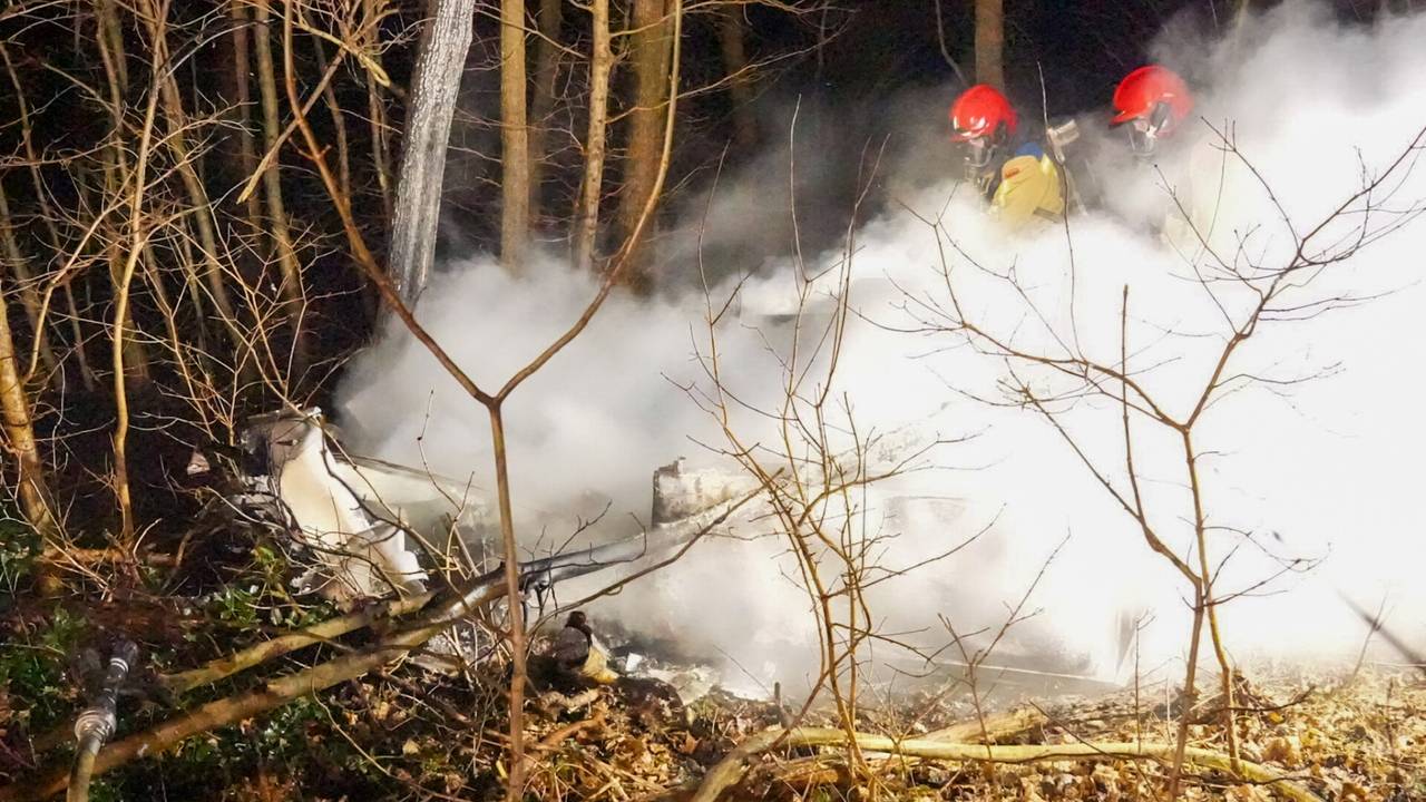 De caravan langs de N279 was niet te redden (foto: Harrie Grijseels/SQ Vision).