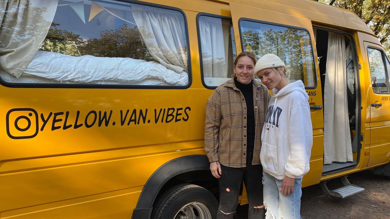 Lieve en Veronique toeren met oude Belgische bijbelschoolbus door Europa
