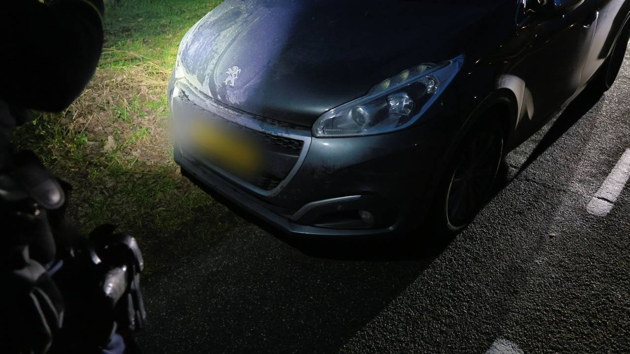 Aan de Overloonseweg in Vierlingsbeek is een fietser met een auto in botsing gekomen (foto: Persbureau SK-Media). 