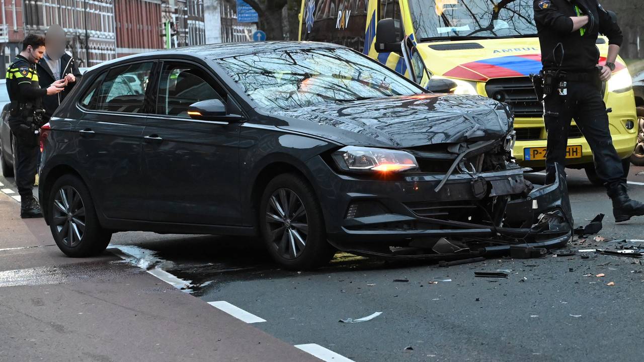 Gewonde bij botsing in Breda (Foto: Perry Roovers/SQ Vision)