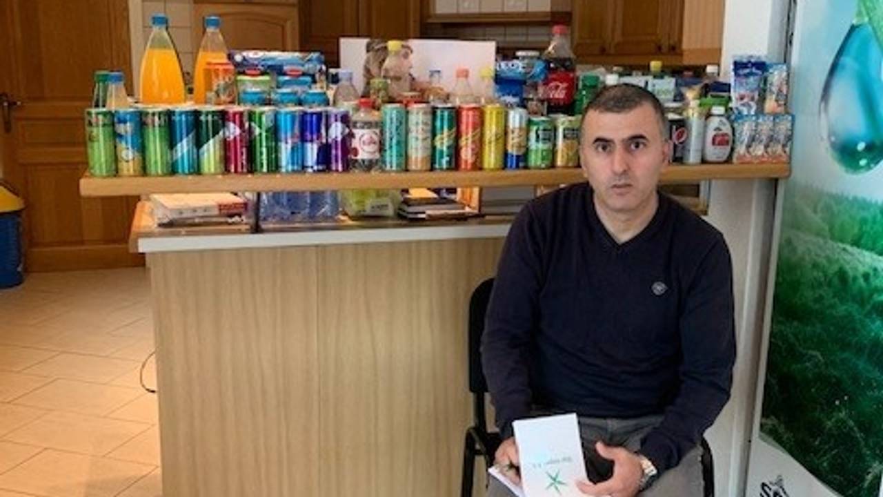 Ahmed Zaaf is frisdrankhandelaar.