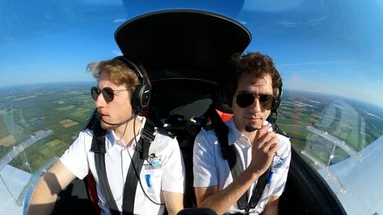 Pim en Olivier vliegen het land door voor het goede doel (privéfoto).