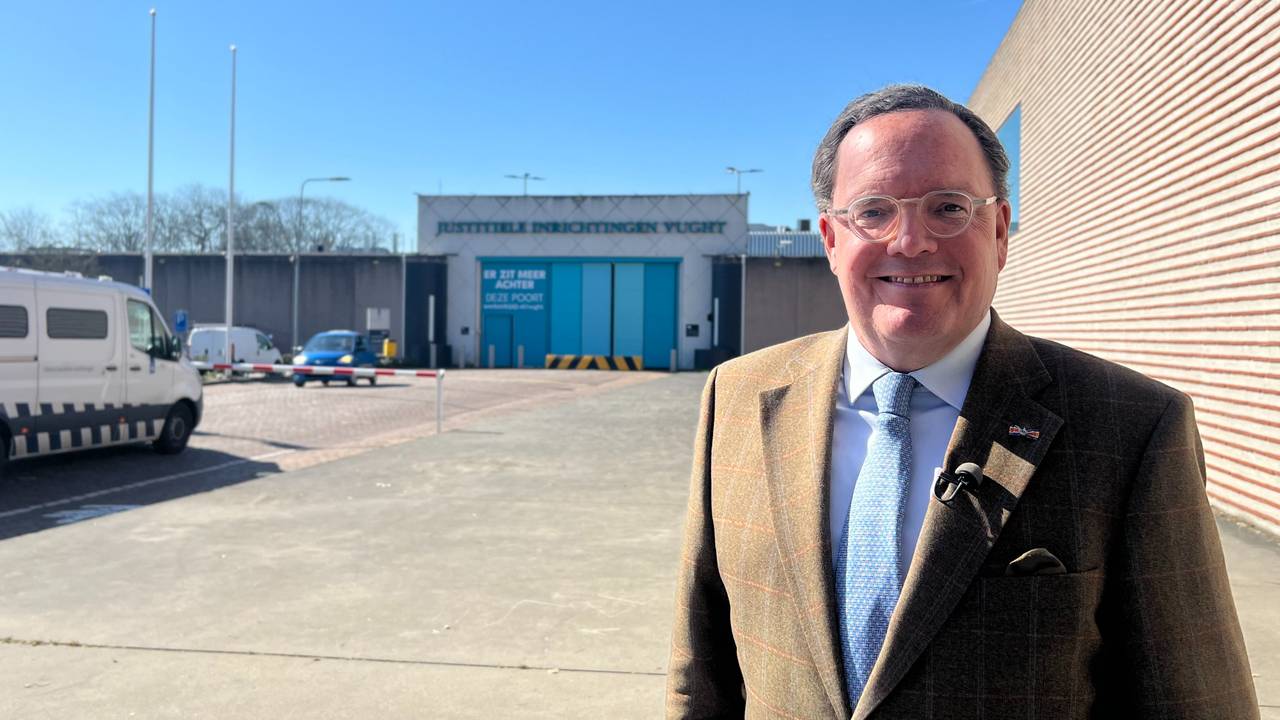 Burgemeester Van de Mortel bij de PI in Vught (foto: Megan Hangraaf).