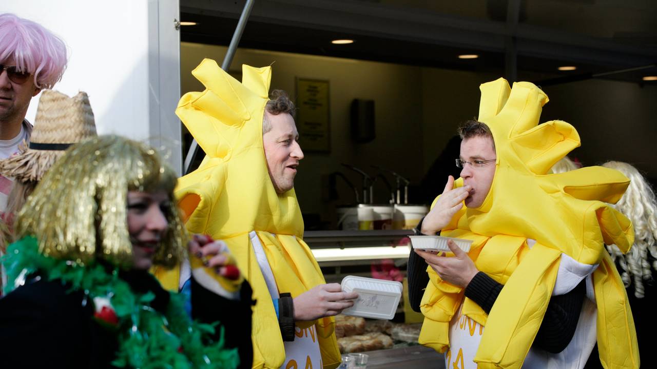 We gaan tijdens carnaval het liefst voor iets van de snackbar. (Foto: ANP)