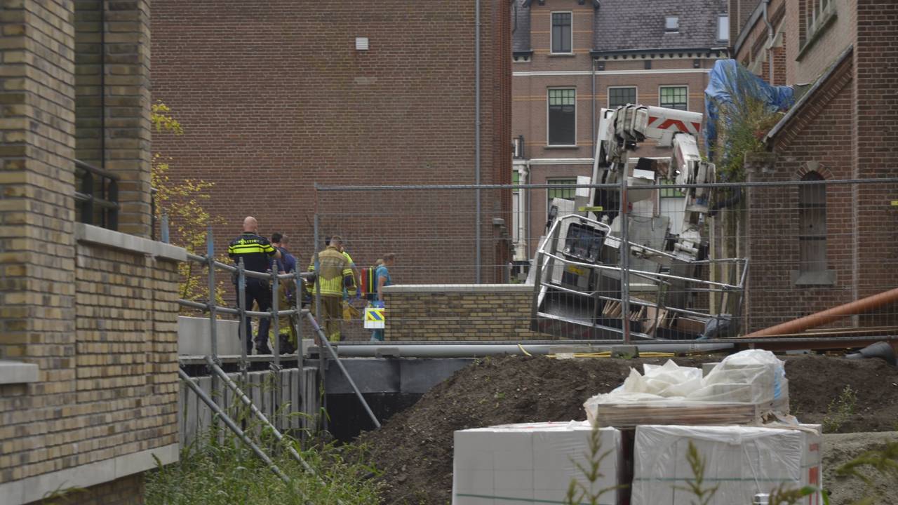 Hoogwerker Valt Om In Breda, Schoonmaker In Bakje Gewond - Omroep Brabant