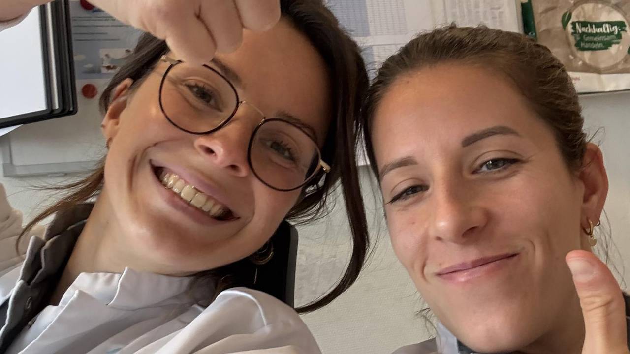 Vanaf de werkvloer wensen ze de collega's veel succes toe.