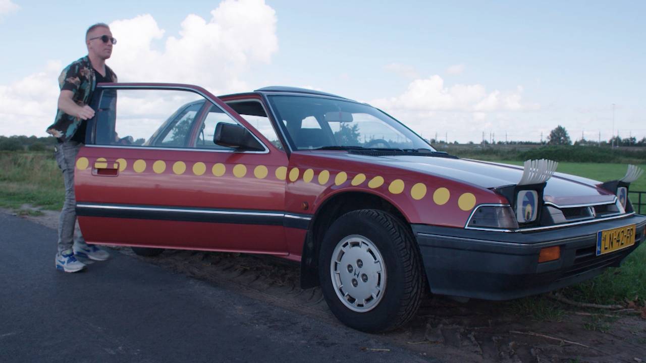 Wie wordt de volgende eigenaar van deze Bassie& Adriaan-auto?