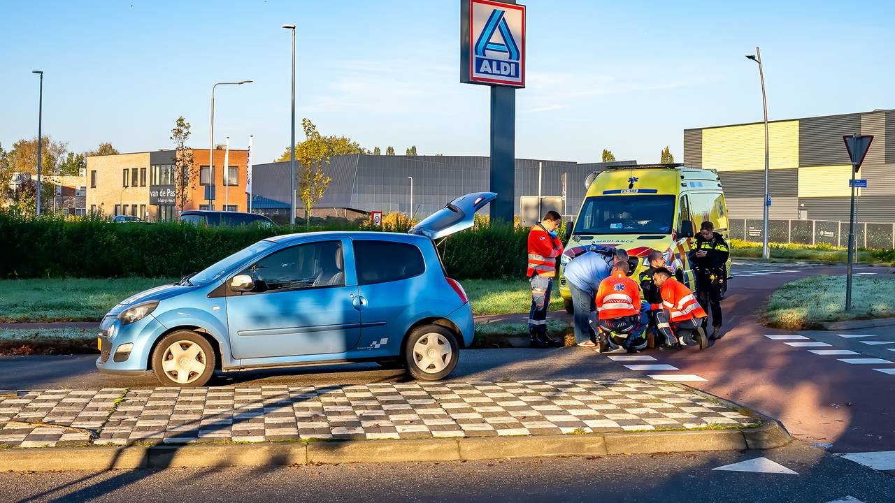 Fietsster gewond na aanrijding (foto: Iwan van Dun/SQ Vision).