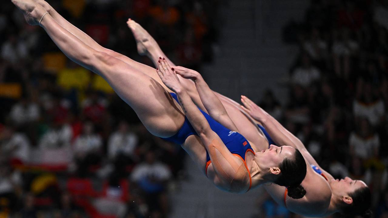 Inge Jansen en Celine van Duijn. (Foto: Sebastien Bozon / AFP)