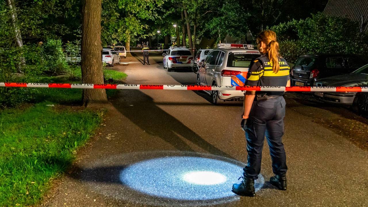 De politie op recreatiepark Katjeskelder (foto: Marcel van Dorst/SQ Vision).